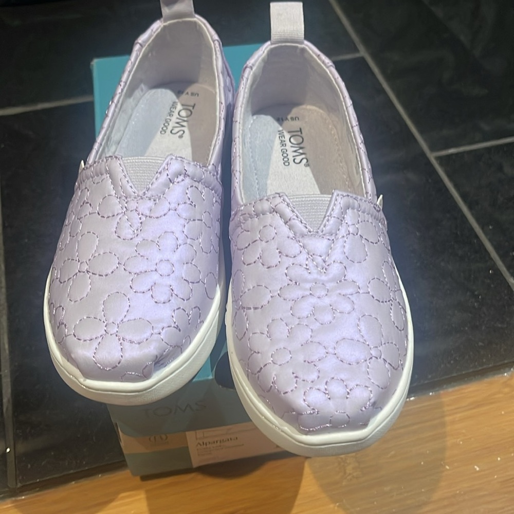 Toms Misty Lilac Iridescent Quilted Daisy Sneakers